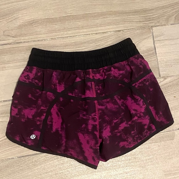 Lululemon Tracker Mid-Rise Running Shorts Size 4 - Picture 1 of 7